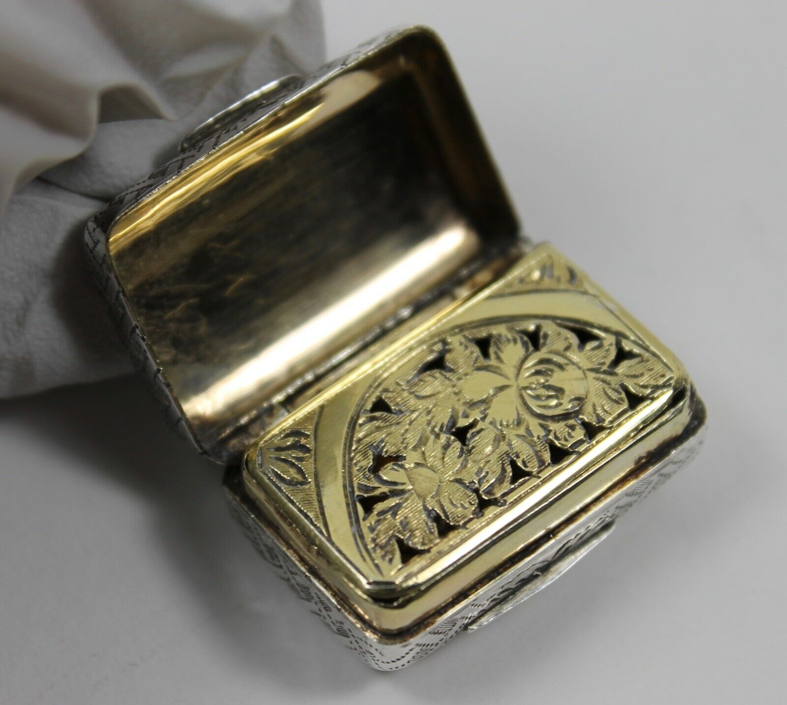 1816 George Iii London William Eaton Sterling Suitcase Vinaigrette Scent Box